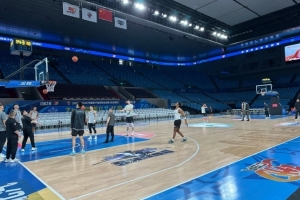 在线下注-实力受损！媒体人：所罗门没有出现在上午的踩场训练