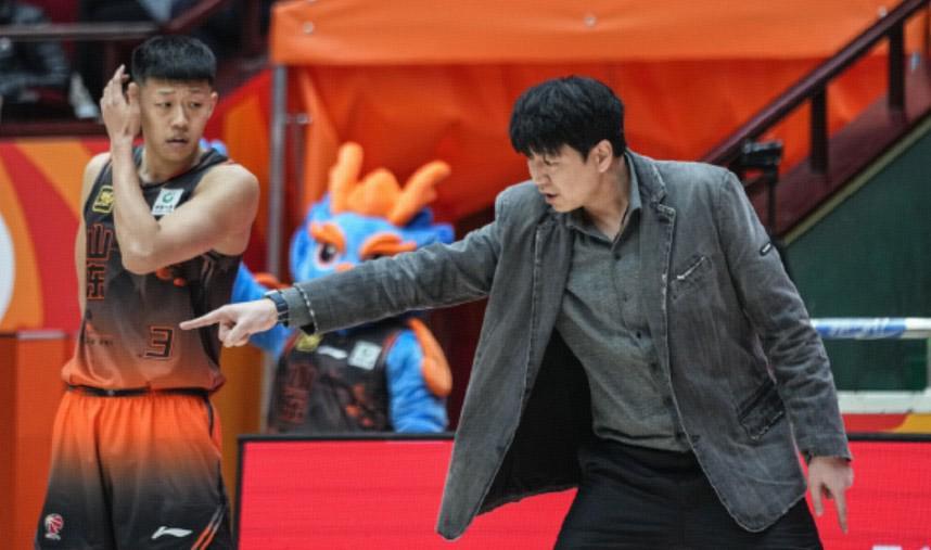 邱彪观战泰山队:第一次看感觉太震撼了;小时候就知道泰山队