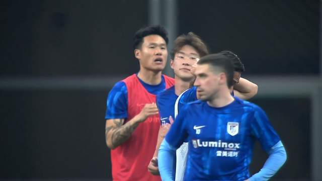李国旭下4主力，大连留力重庆 吕焯毅身体被碾压 阿利米不像外援